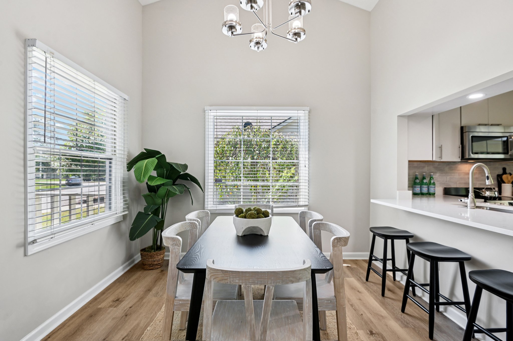 Stratford Dr N-L1609-014.jpg