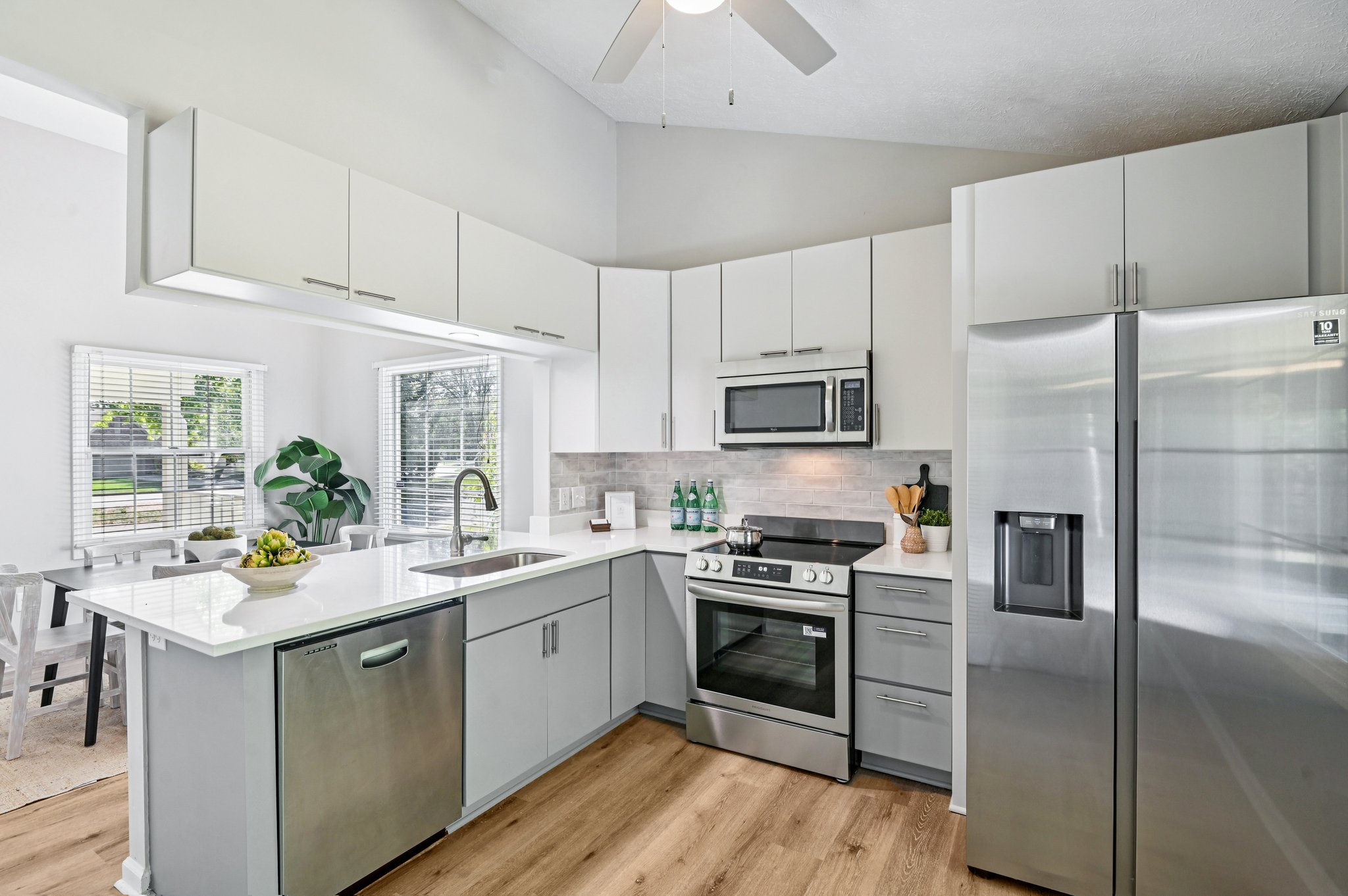 Stratford Dr N-L1609-016.jpg