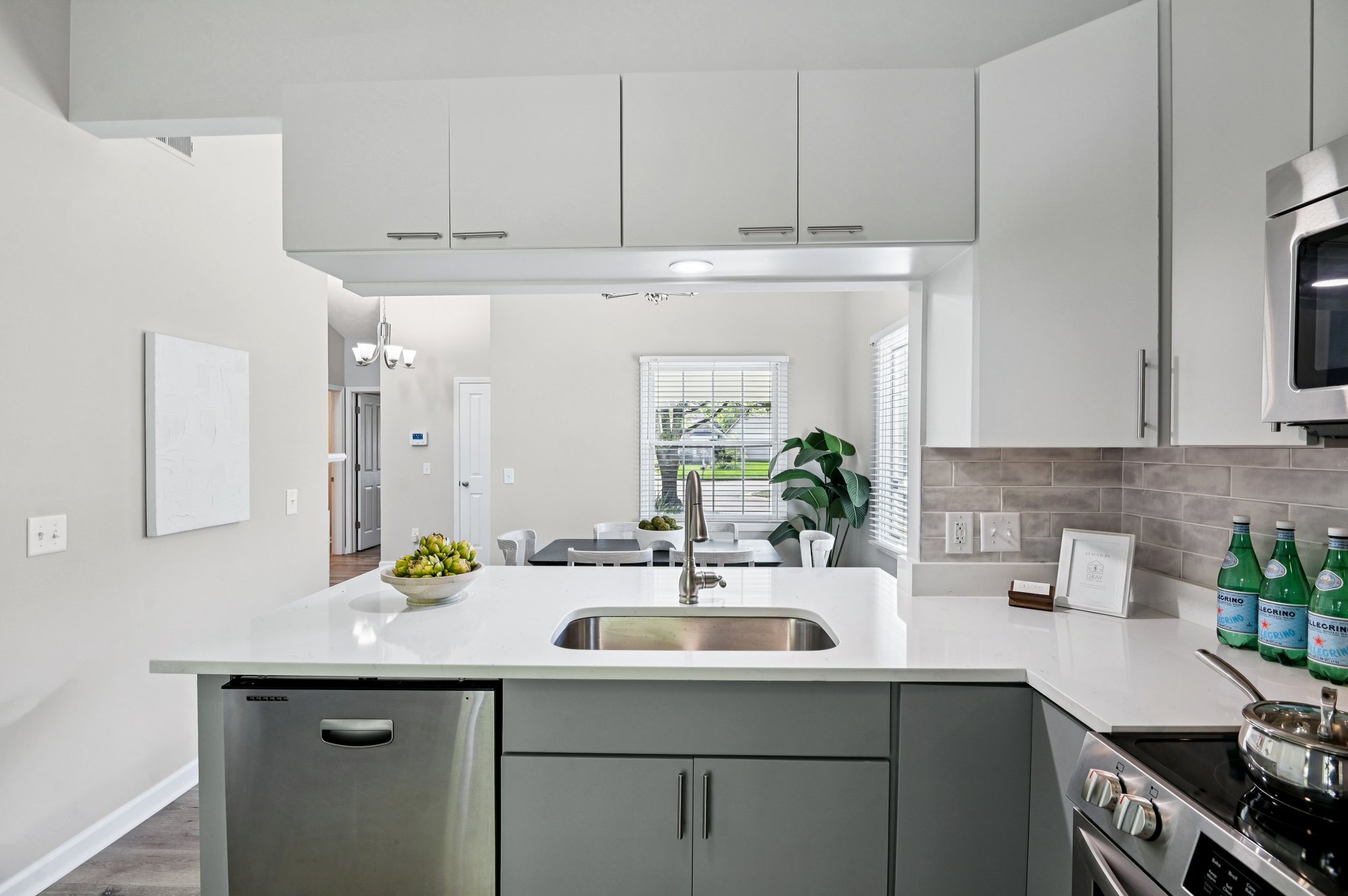 Stratford Dr N-L1609-017.jpg