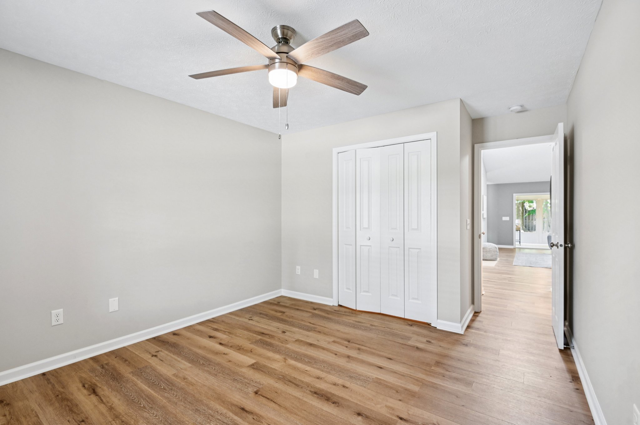 Stratford Dr N-L1609-032.jpg