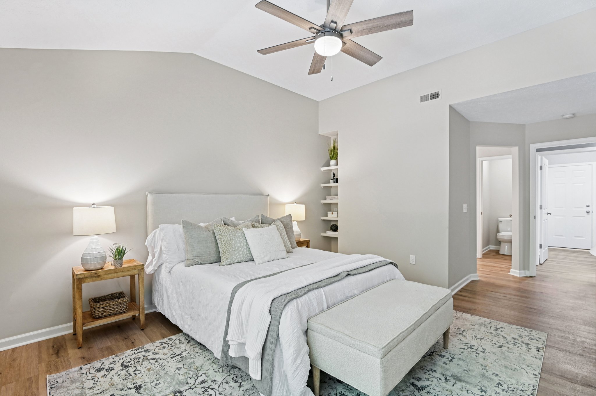 Stratford Dr N-L1609-043.jpg