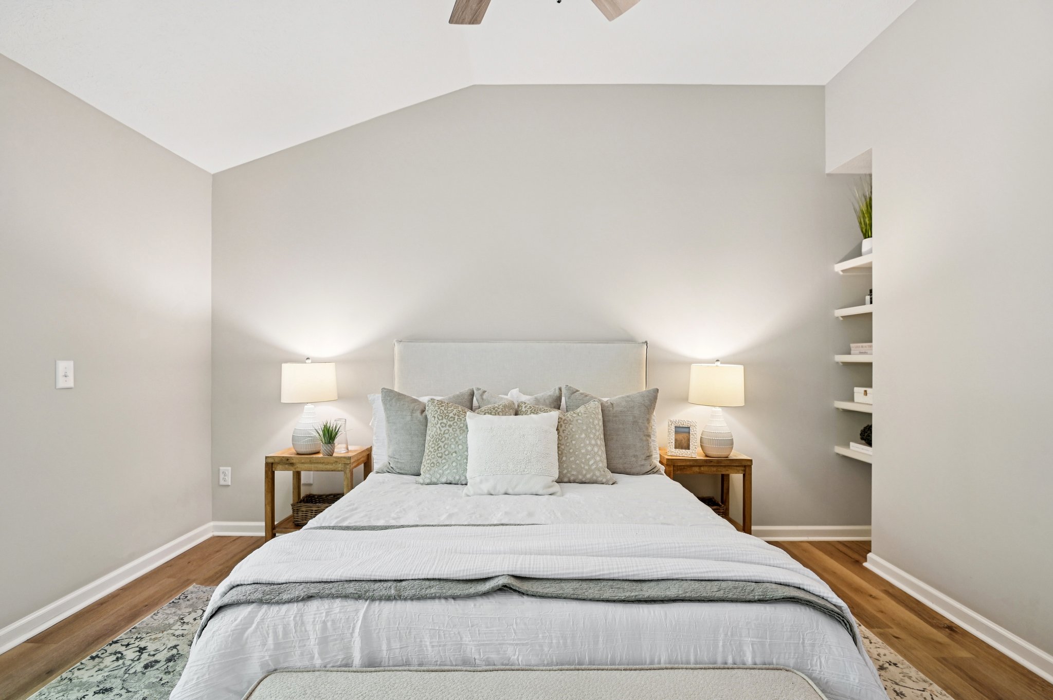 Stratford Dr N-L1609-044.jpg