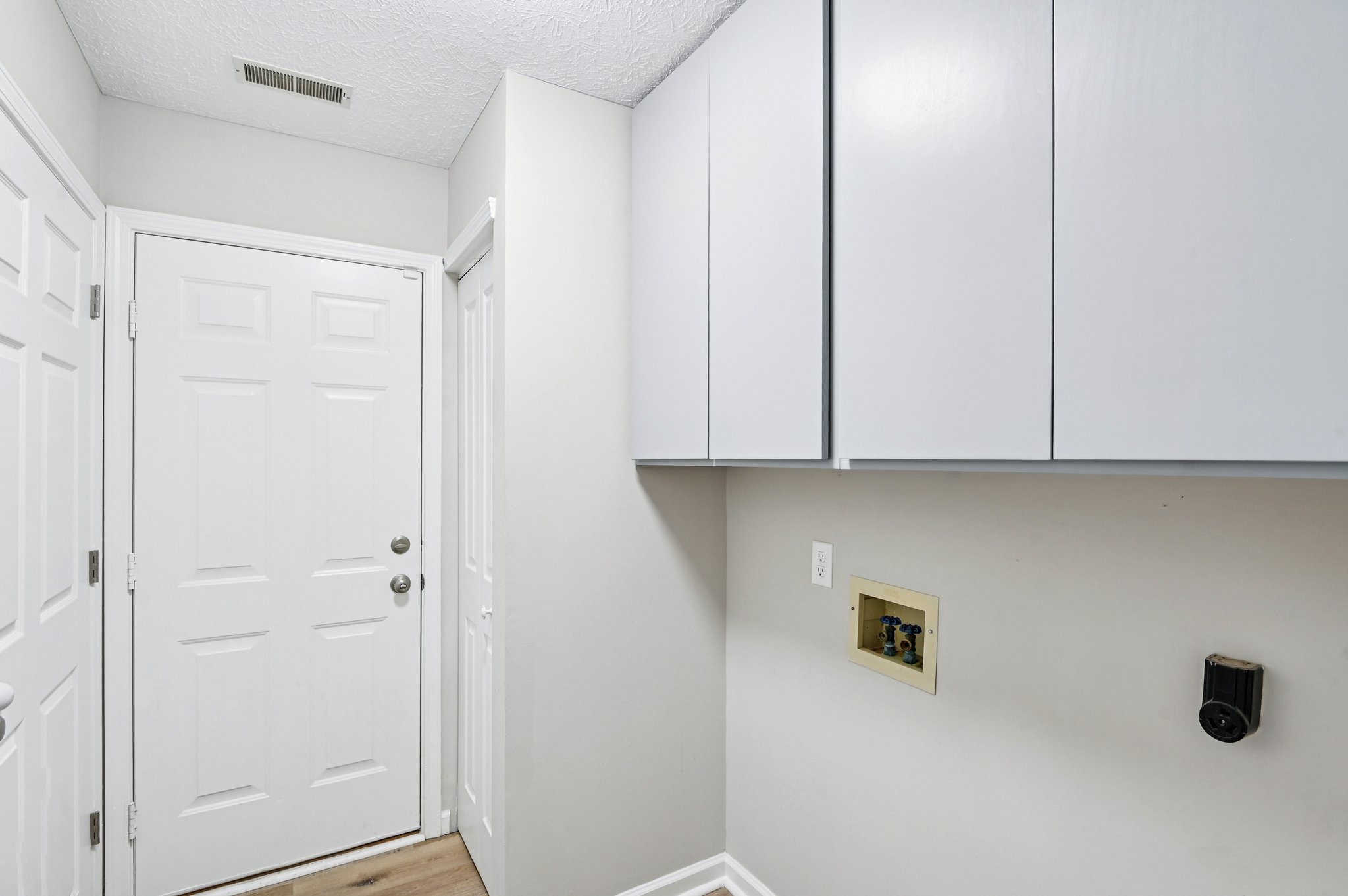 Stratford Dr N-L1609-047.jpg