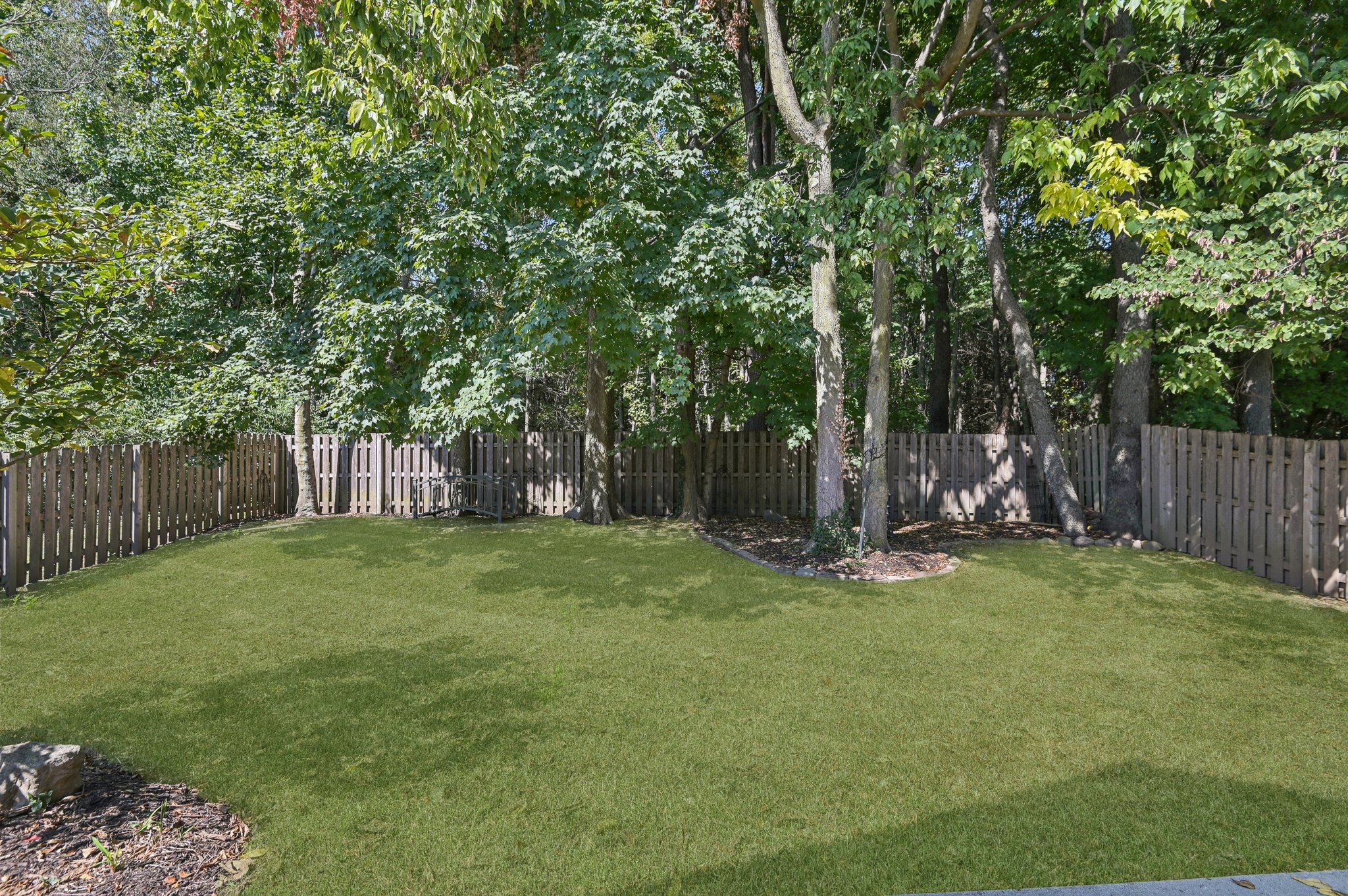 Stratford Dr N-L1609-057.jpg