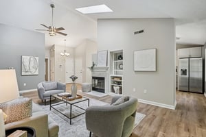 Stratford Dr N-L1609-007.jpg
