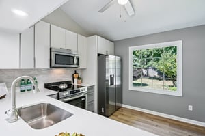 Stratford Dr N-L1609-015.jpg