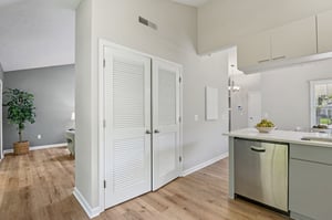 Stratford Dr N-L1609-019.jpg