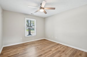 Stratford Dr N-L1609-031.jpg