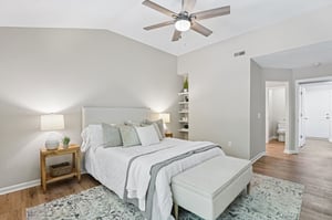 Stratford Dr N-L1609-043.jpg