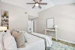 Stratford Dr N-L1609-045.jpg