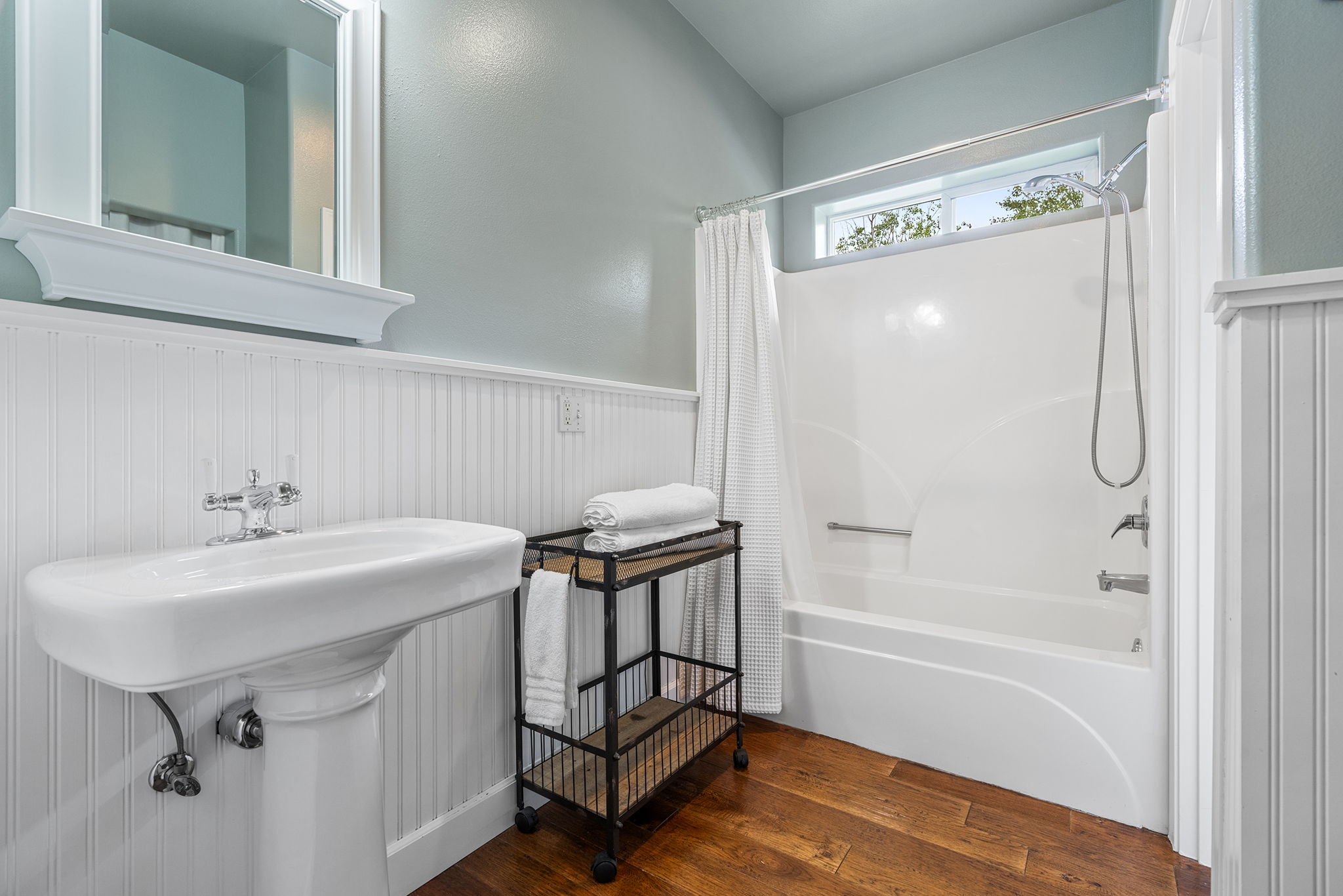 Main Floor Guest Full Bathroom