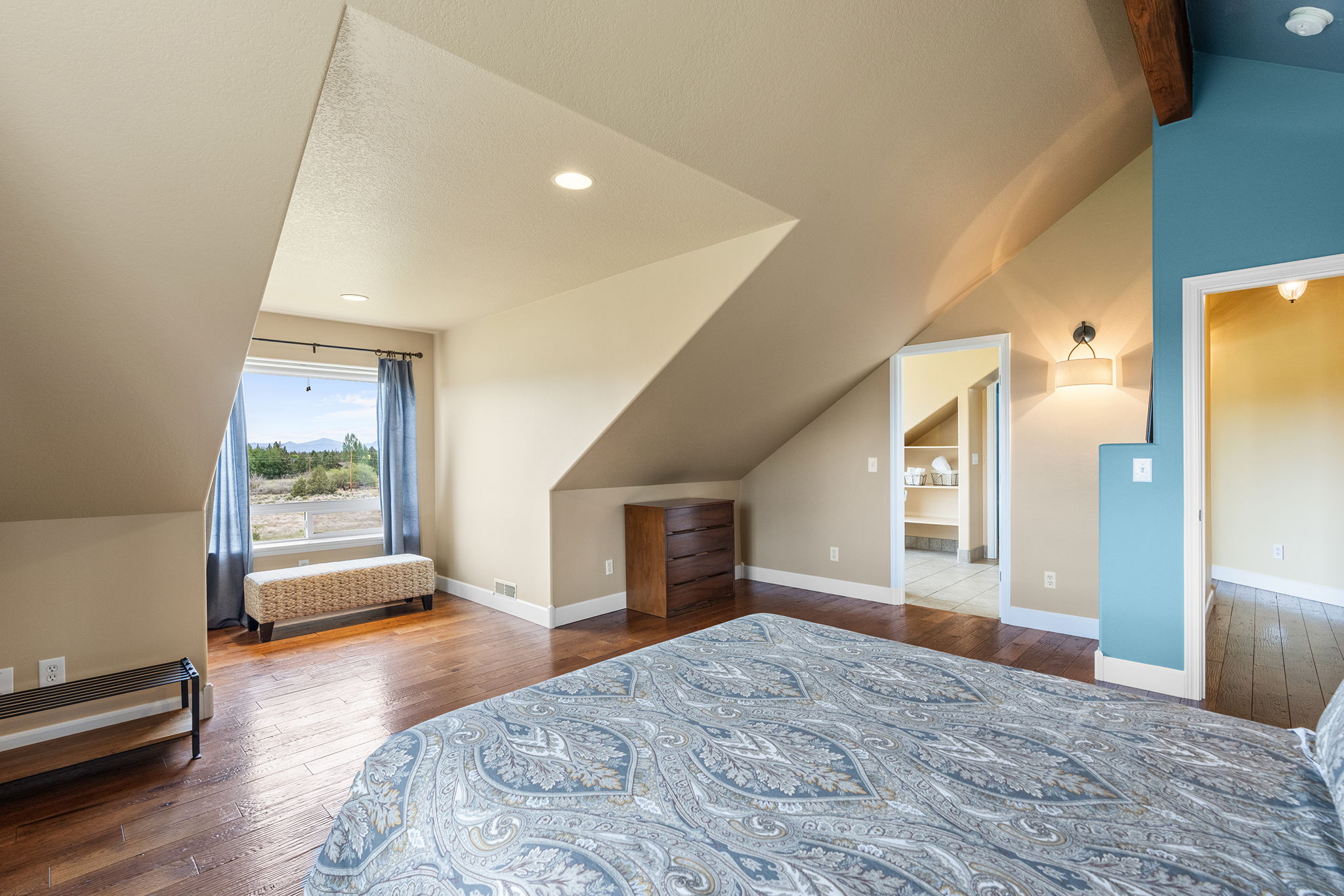 Upstairs Primary Suite with Cascade Mountain Views 2