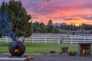 Breathtaking Cascade Mountain Views from the Backyard