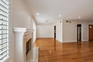  Photo 37