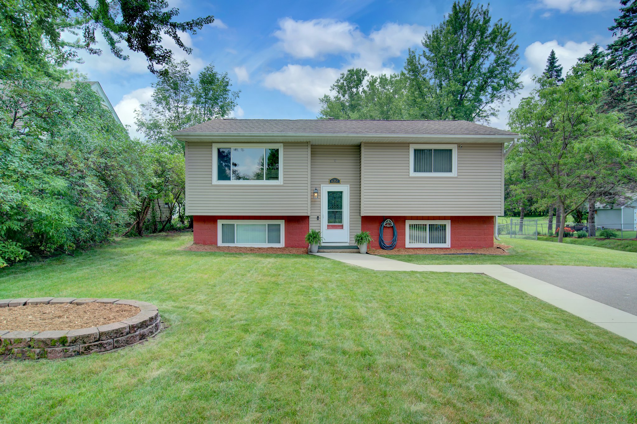  6357 Upper 48th St N, Oakdale, MN 55128, US