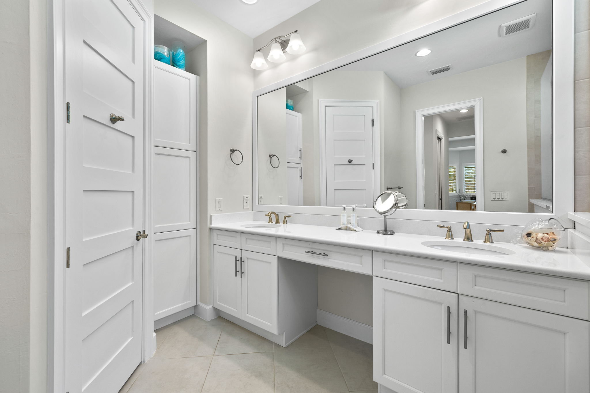 Primary Bathroom (3)