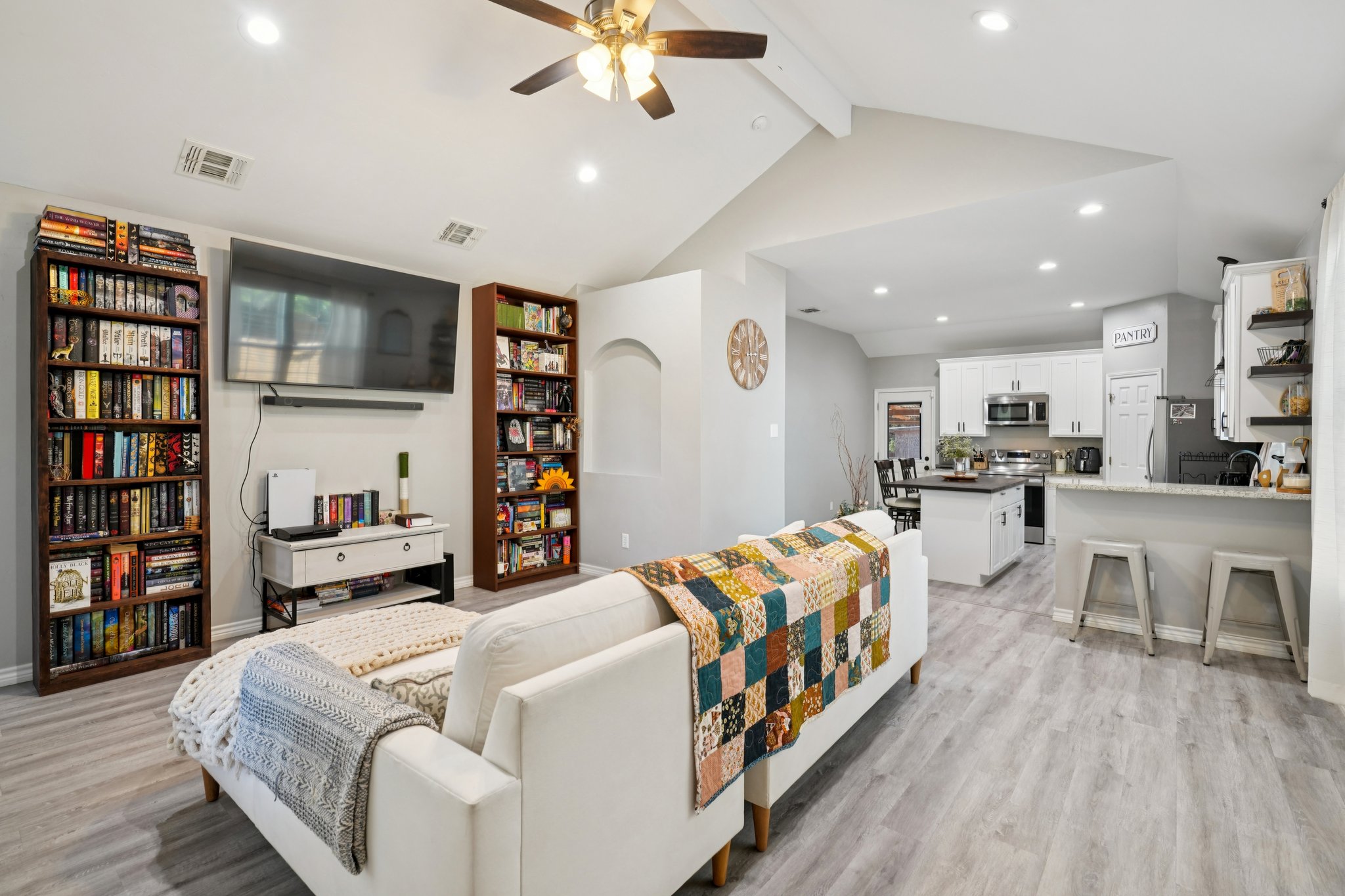 Skyline Dr-S2710-006.jpg