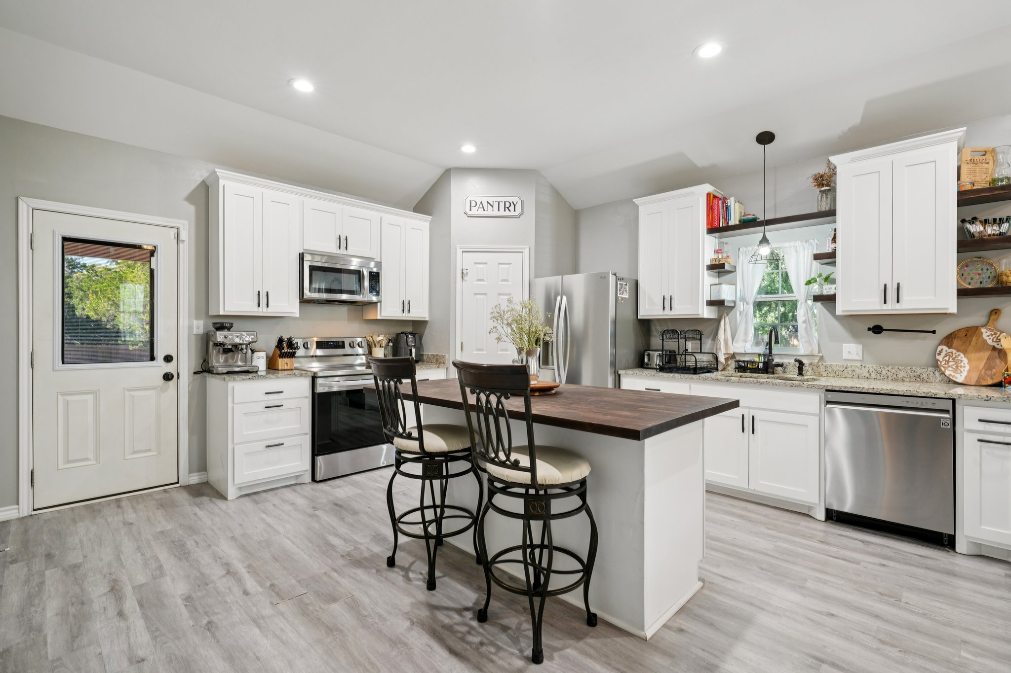 Skyline Dr-S2710-012.jpg