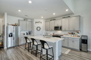 Kitchen/Breakfast Bar