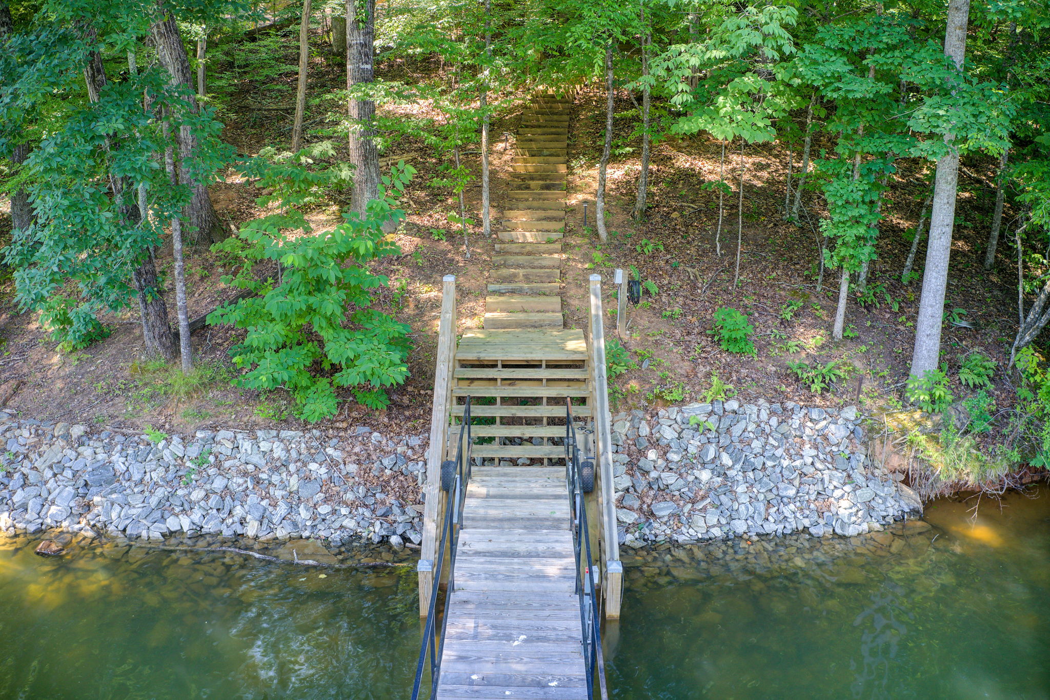 80 Aerial Shoreline Dock Access