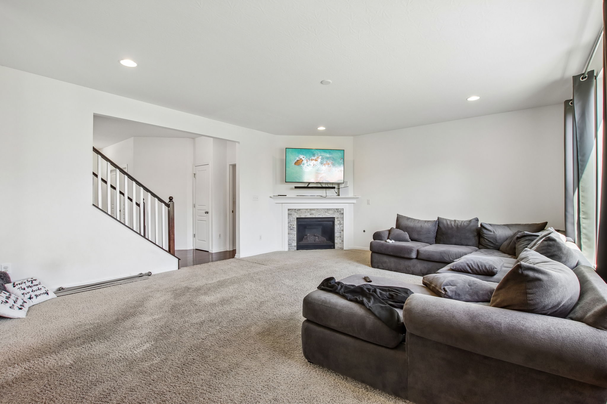 W Riverside Rd-S1205-005