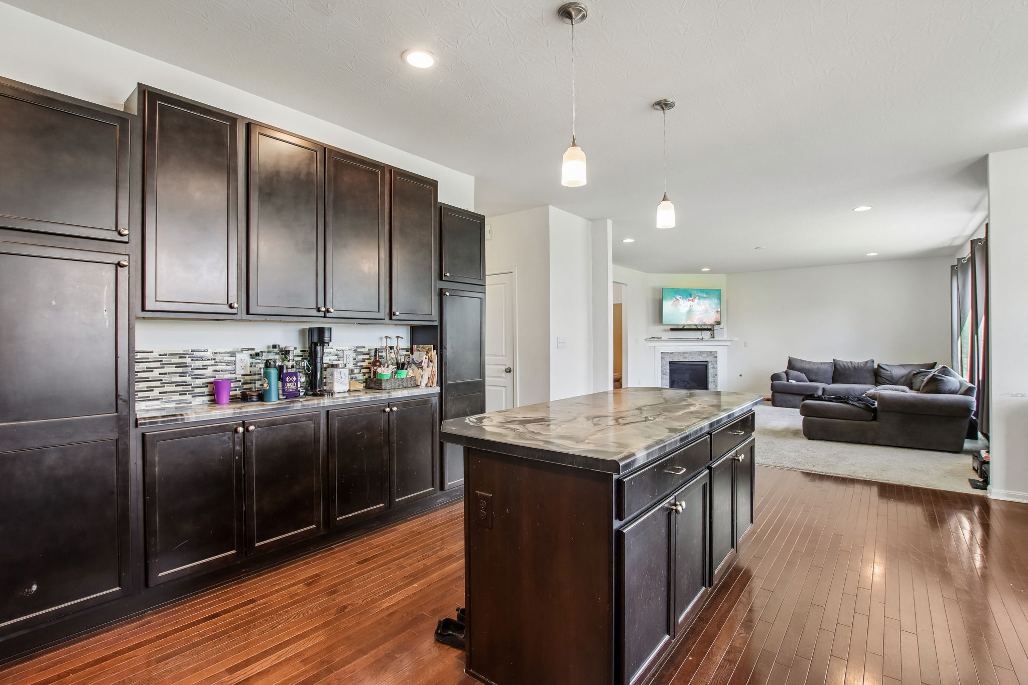 W Riverside Rd-S1205-010