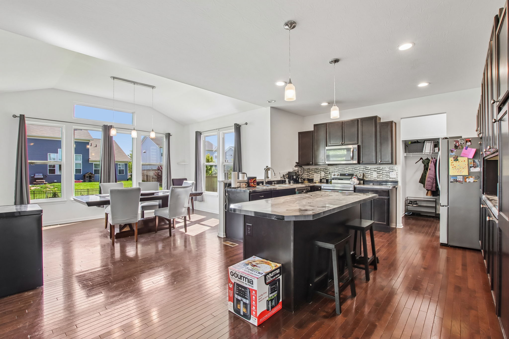 W Riverside Rd-S1205-012