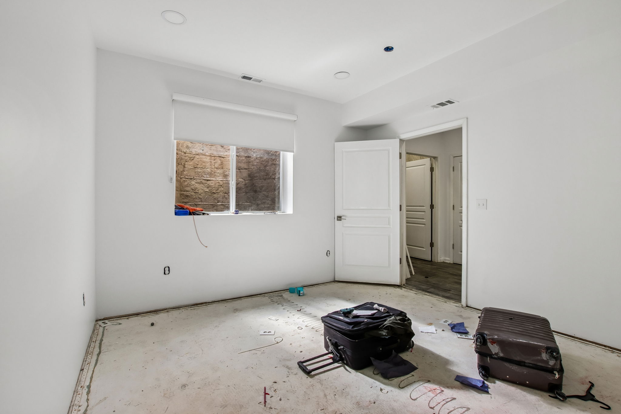 W Riverside Rd-S1205-019