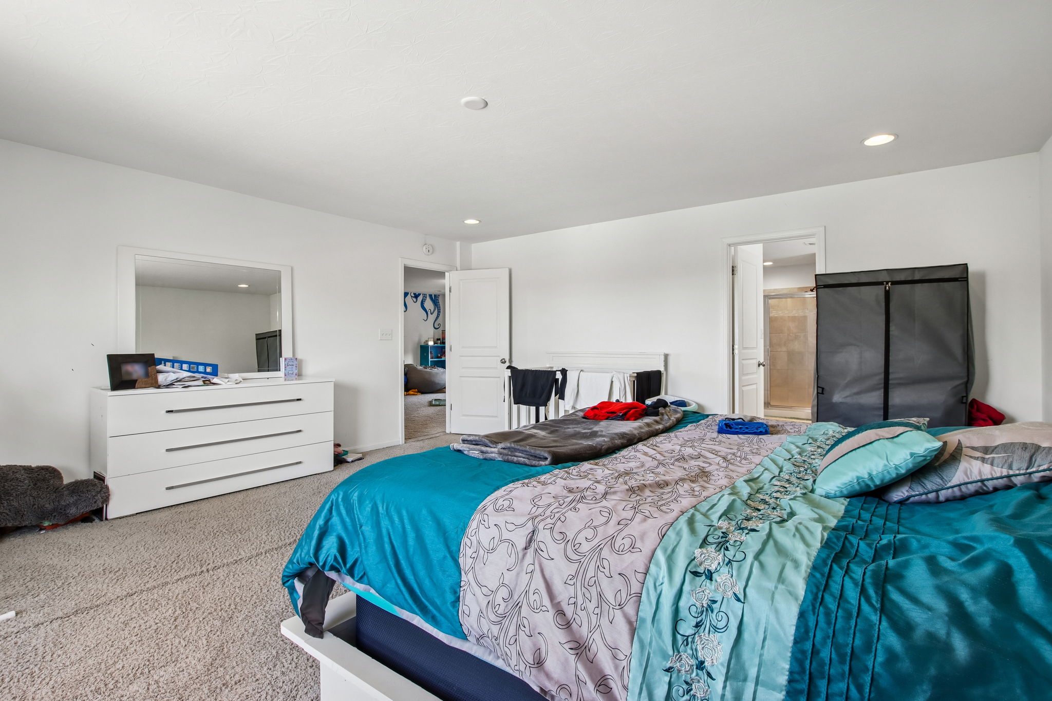 W Riverside Rd-S1205-026