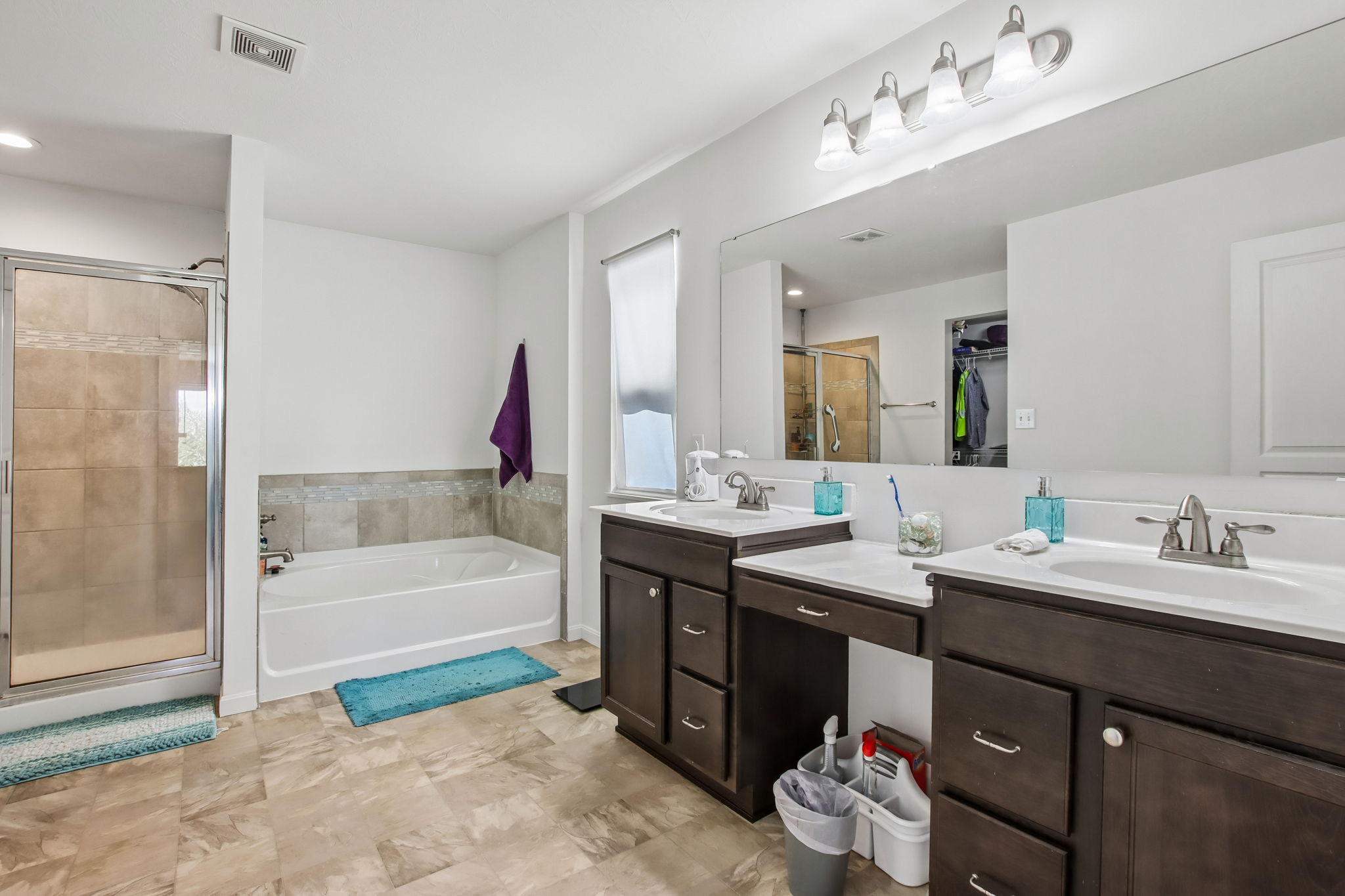 W Riverside Rd-S1205-027