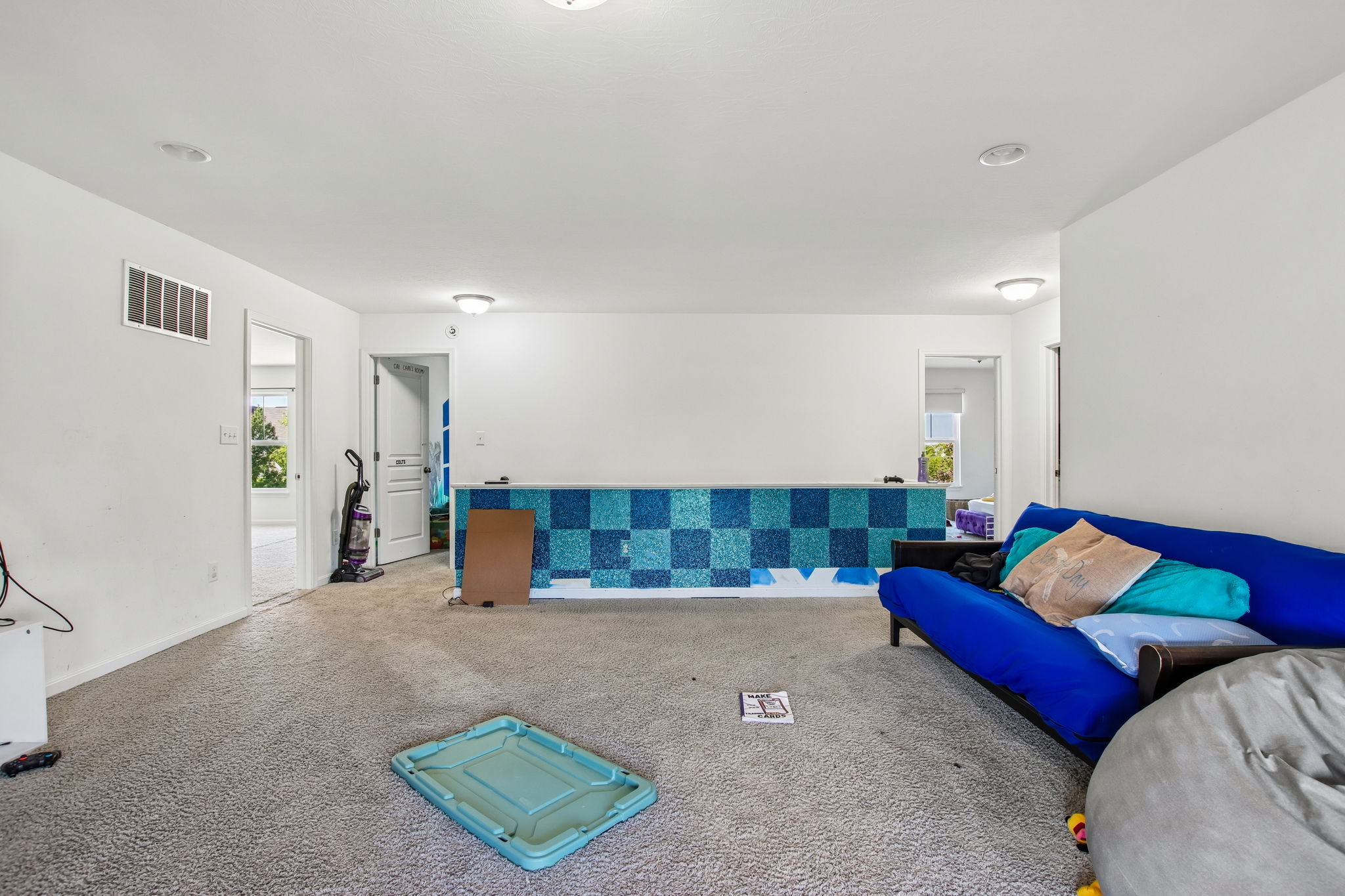 W Riverside Rd-S1205-031