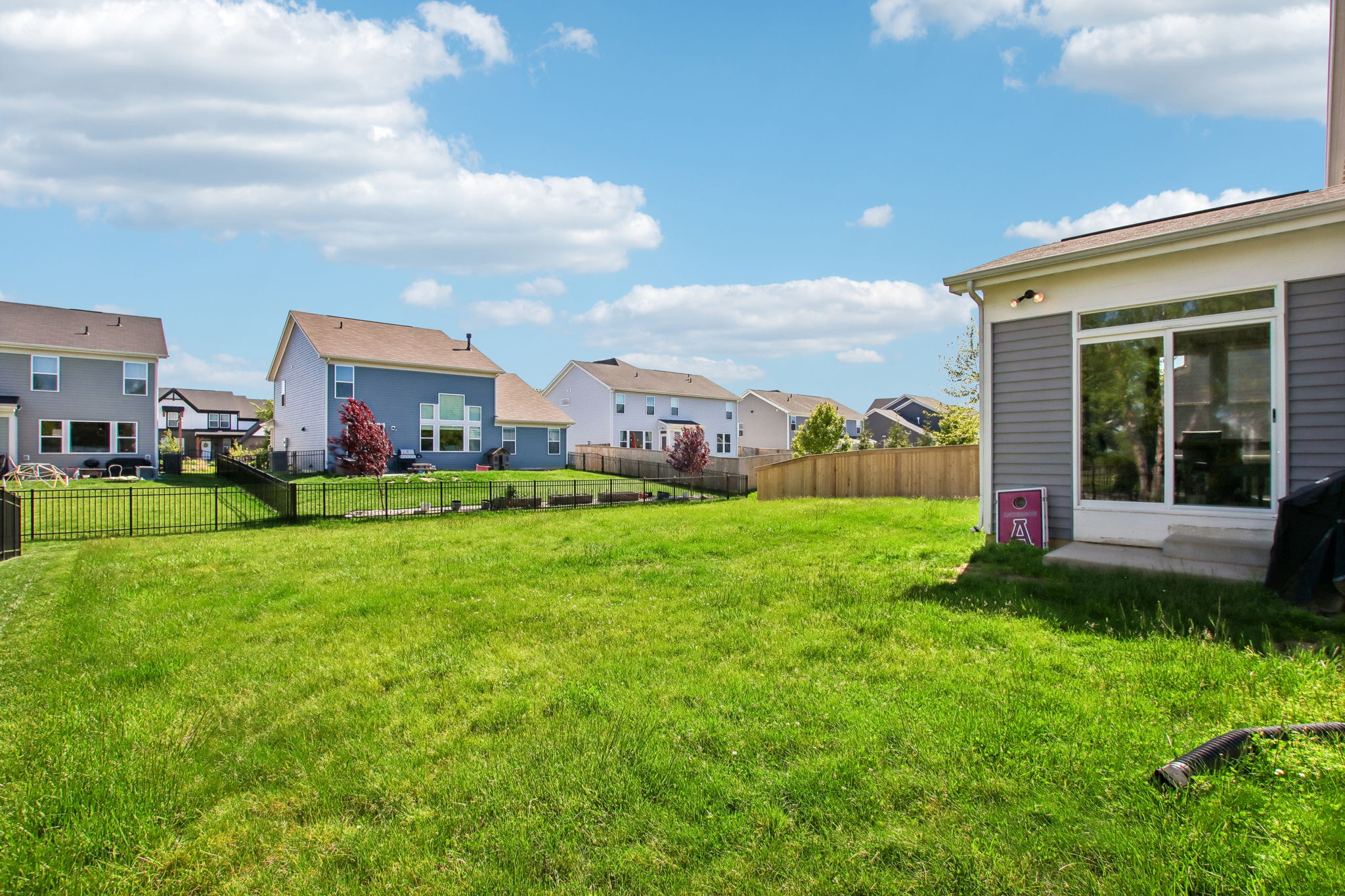 W Riverside Rd-S1205-041
