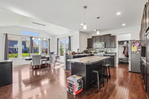 W Riverside Rd-S1205-012
