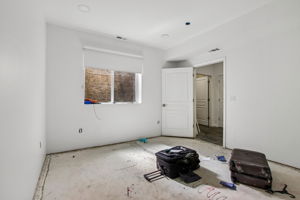 W Riverside Rd-S1205-019