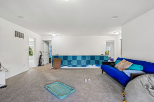 W Riverside Rd-S1205-031