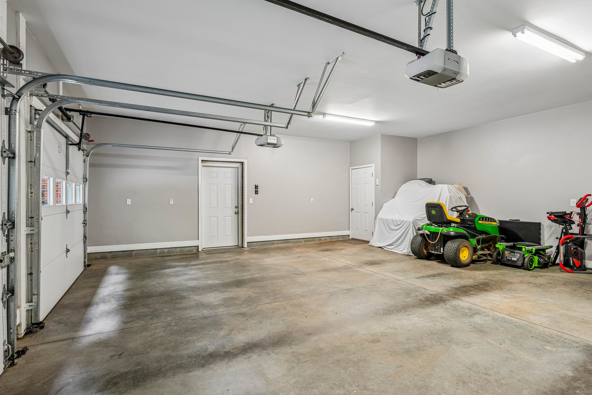 Green Oaks Dr-S2406-078.jpg