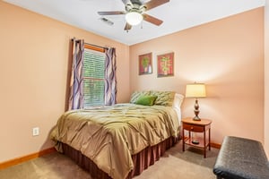 Green Oaks Dr-S2406-055.jpg