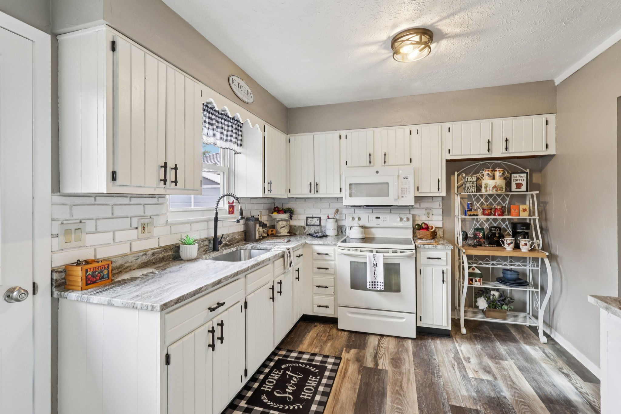 6370-6372 Trumbull Rd-S0111-024.jpg