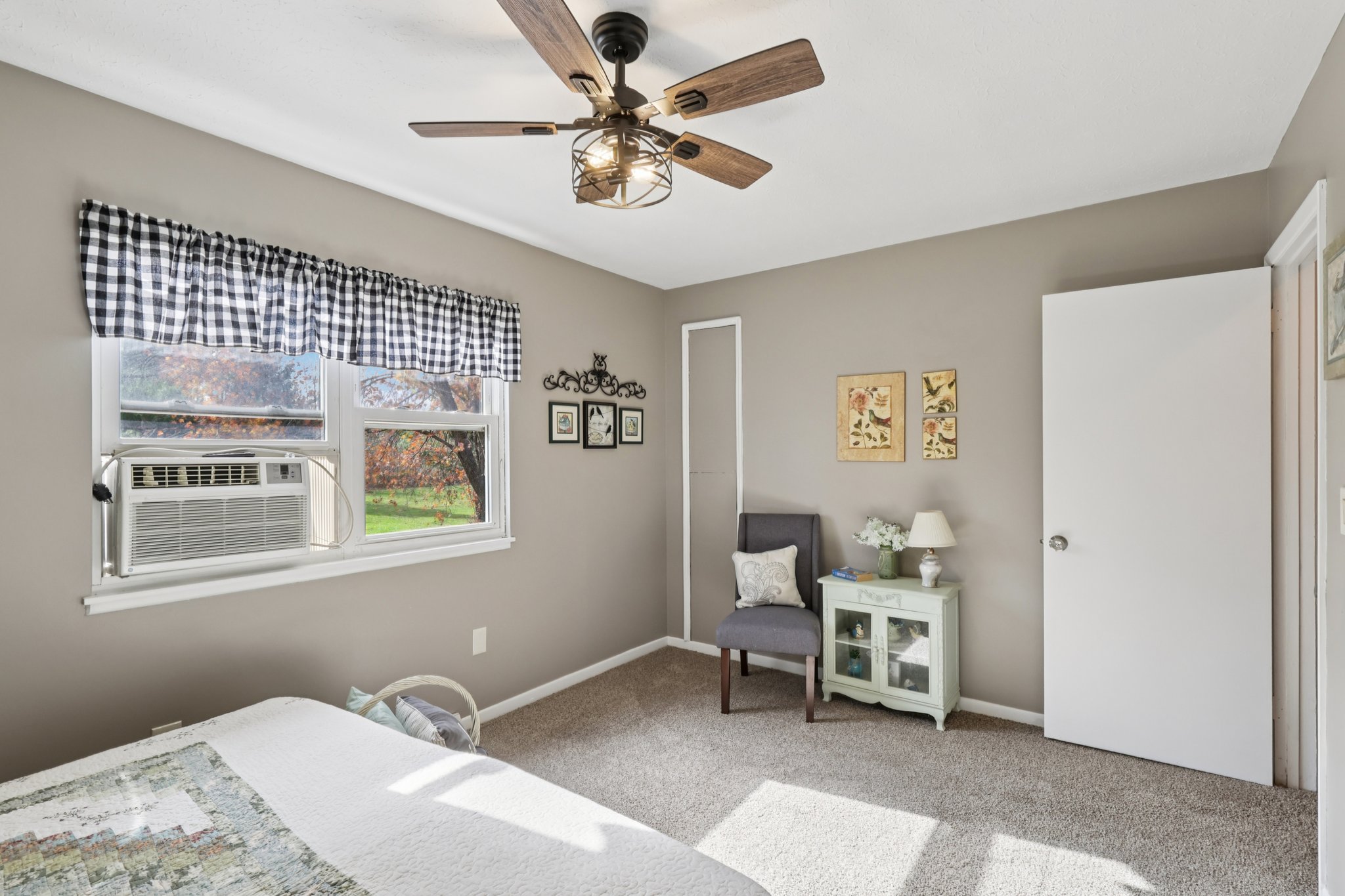 6370-6372 Trumbull Rd-S0111-045.jpg