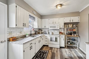 6370-6372 Trumbull Rd-S0111-024.jpg