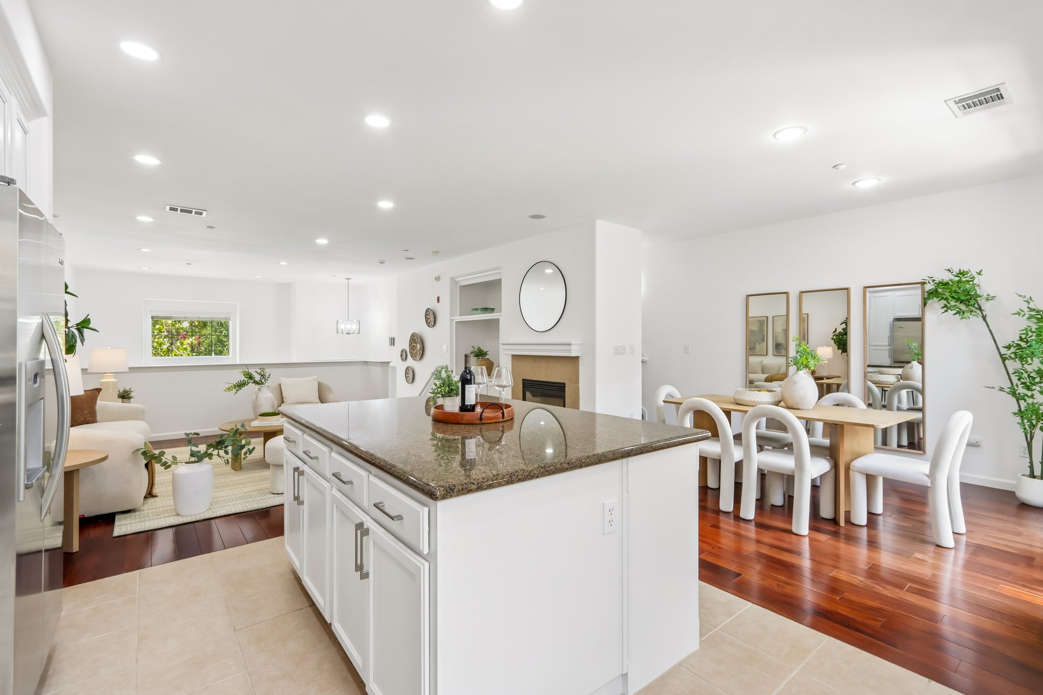 Byron Ln-S1908-033.jpg