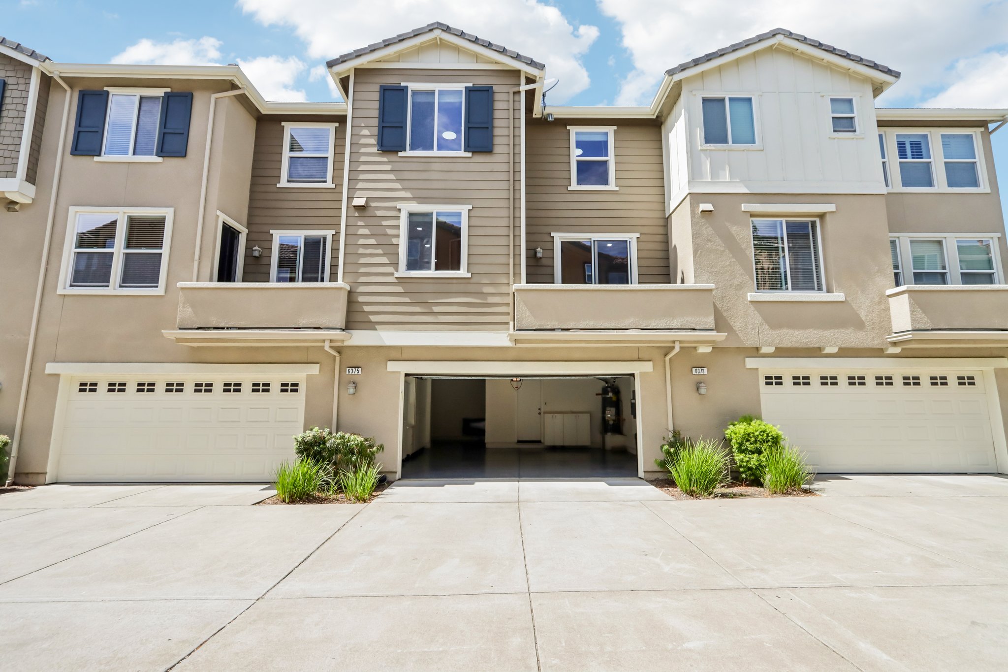 Byron Ln-S1908-071.jpg