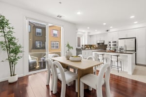 Byron Ln-S1908-038.jpg