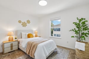 Byron Ln-S1908-054.jpg
