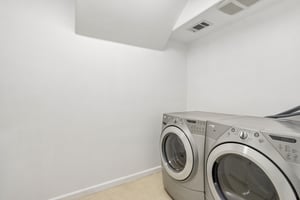 Byron Ln-S1908-066.jpg