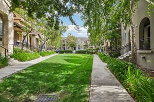 Byron Ln-S1908-074.jpg