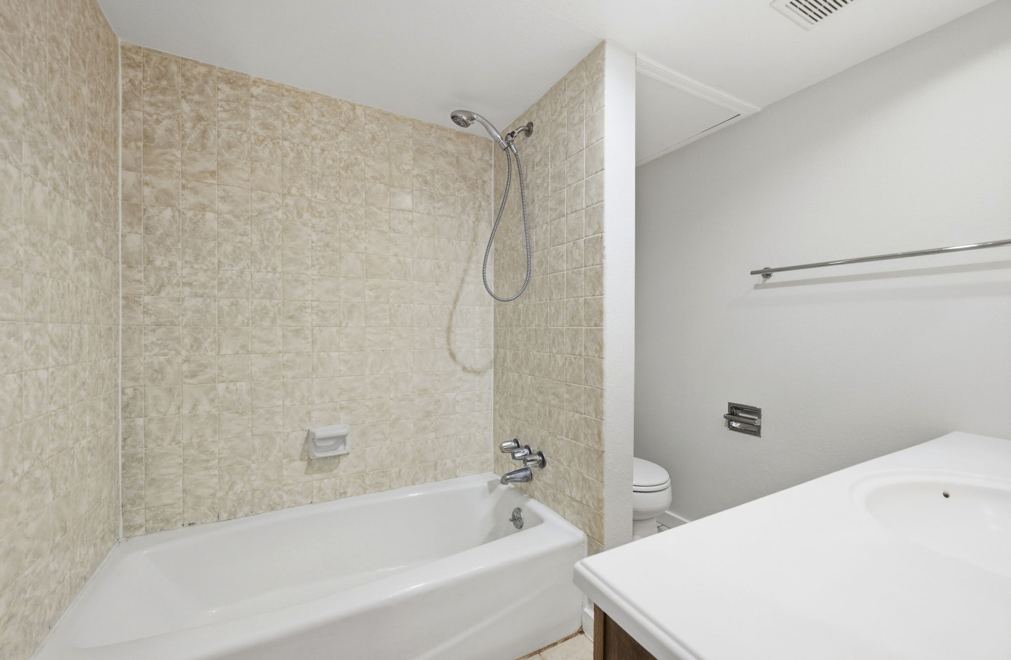 Primary Bathroom (2)
