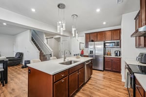 Torrington St_SS Dishwasher, O/R-Electric, Hood Fan, Refrigerator, MicroOven