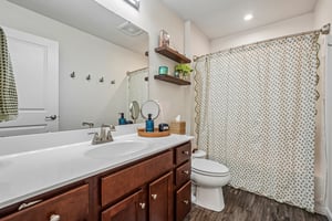 Torrington St_Guest Full BATH Upper Level