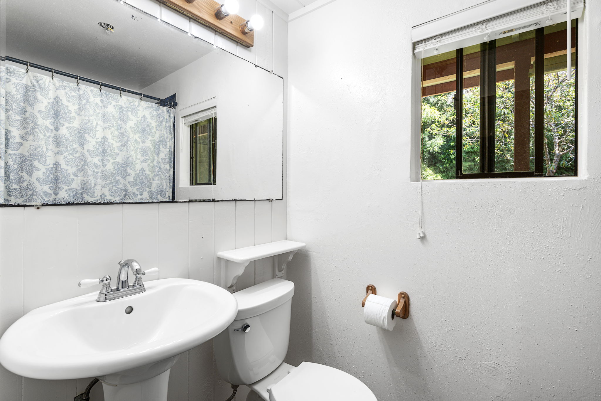 Down Bathroom a